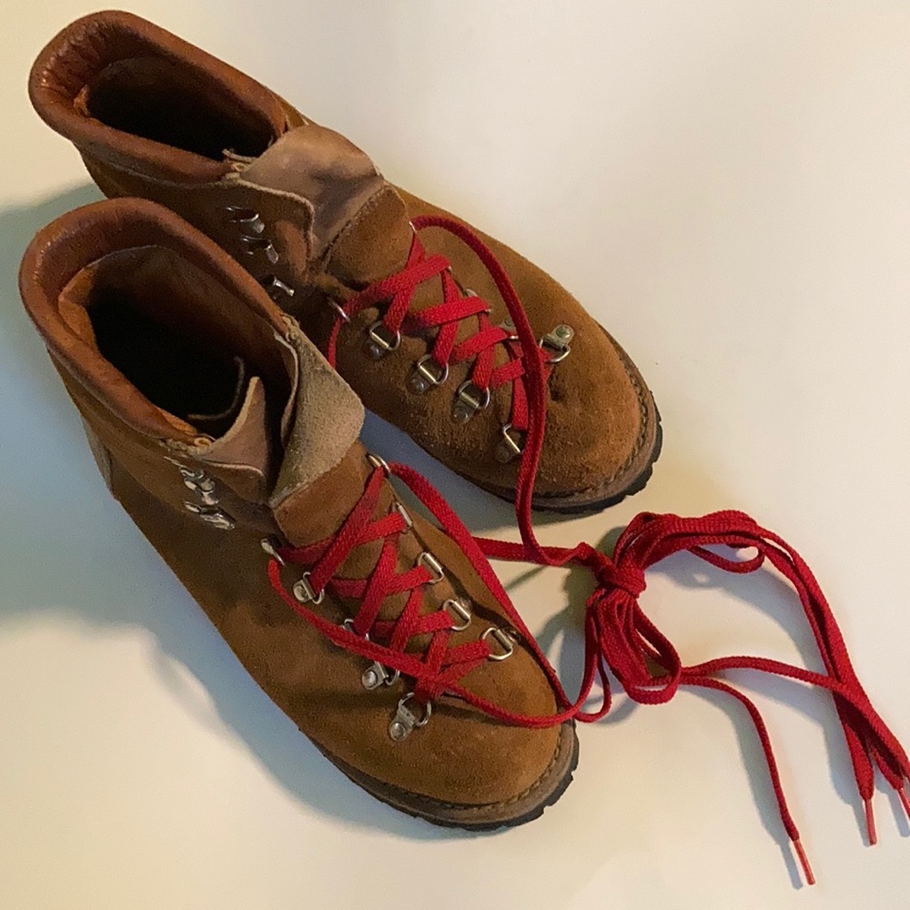 Dunham all leather women’s hiking/mountaineering boots 9.5M Vibram soles $75.